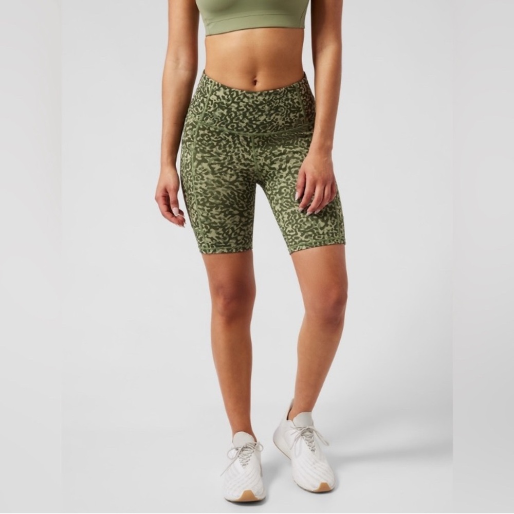 Athleta Ultimate Stash II 7” Shorts
